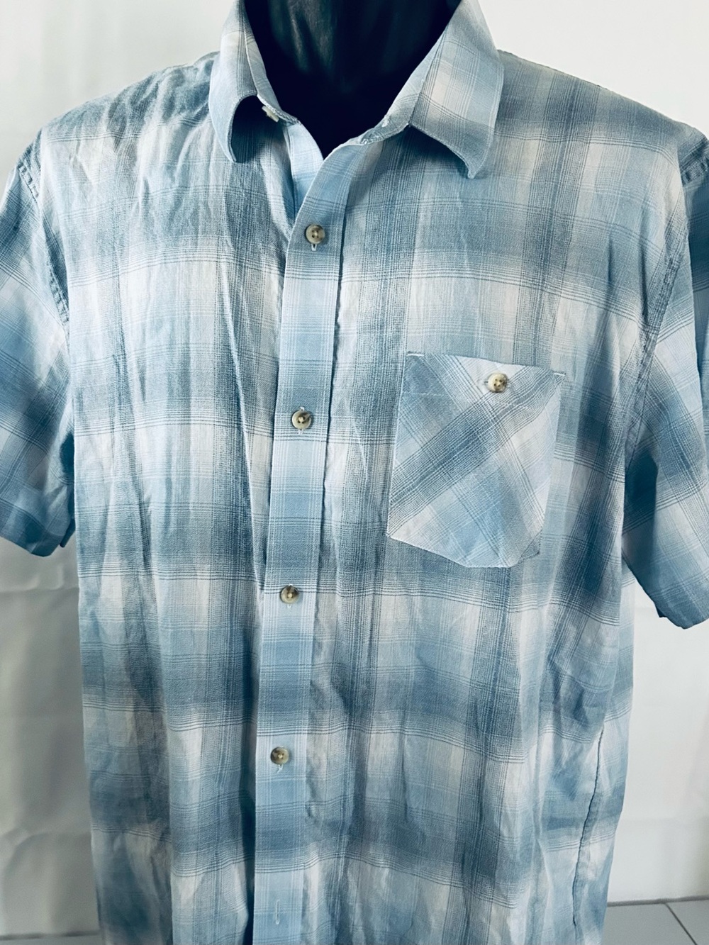TRAVIS MATHEW mens size XXL buttton down